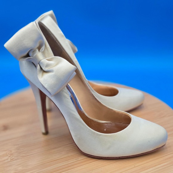 Badgley Mischka Vero Cuoio Heels Size 6M Champagne Bow Stiletto Pumps - Picture 1 of 9